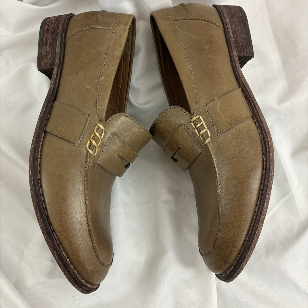 EUC Matisse sz9 Boston olive color, aged/vintage look leather penny loafer